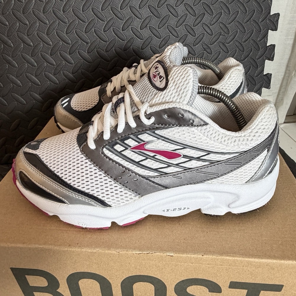Brooks Dyad 4 Running Shoes Womens Size 9 D Wide White Athletic Shoes